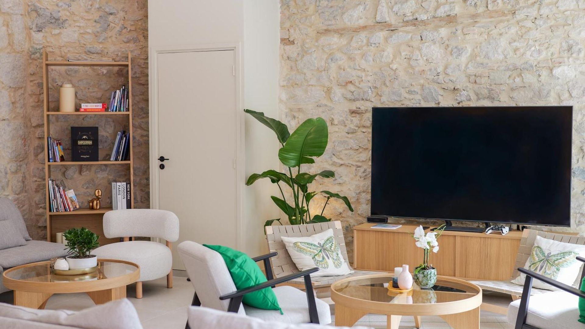 Extra Spacious Modern Hub Center Appartement