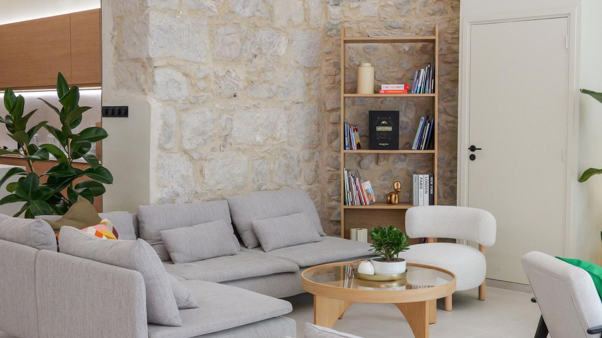 Extra Spacious Modern Hub Center Appartement *