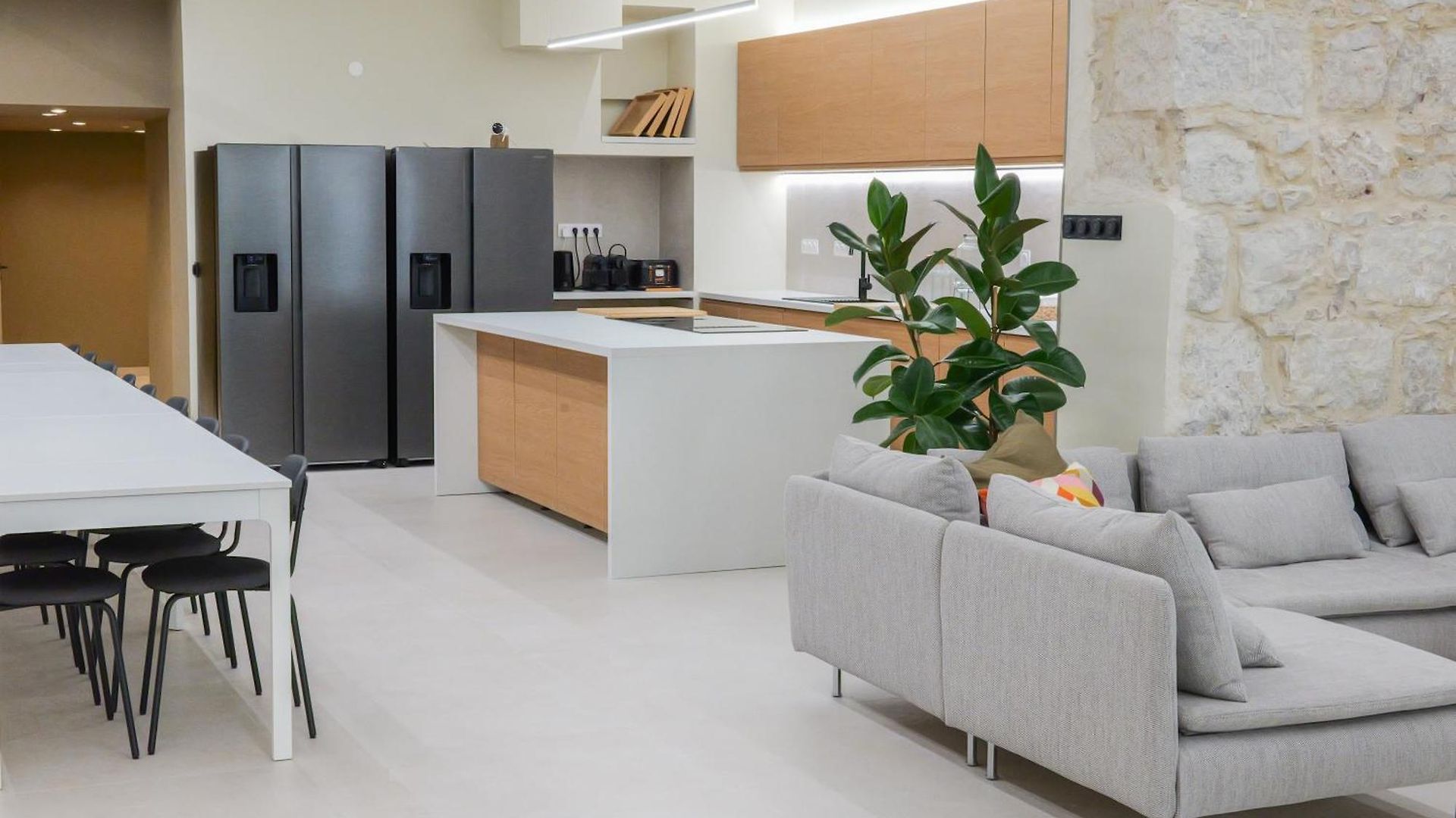 Extra Spacious Modern Hub Center Appartement *