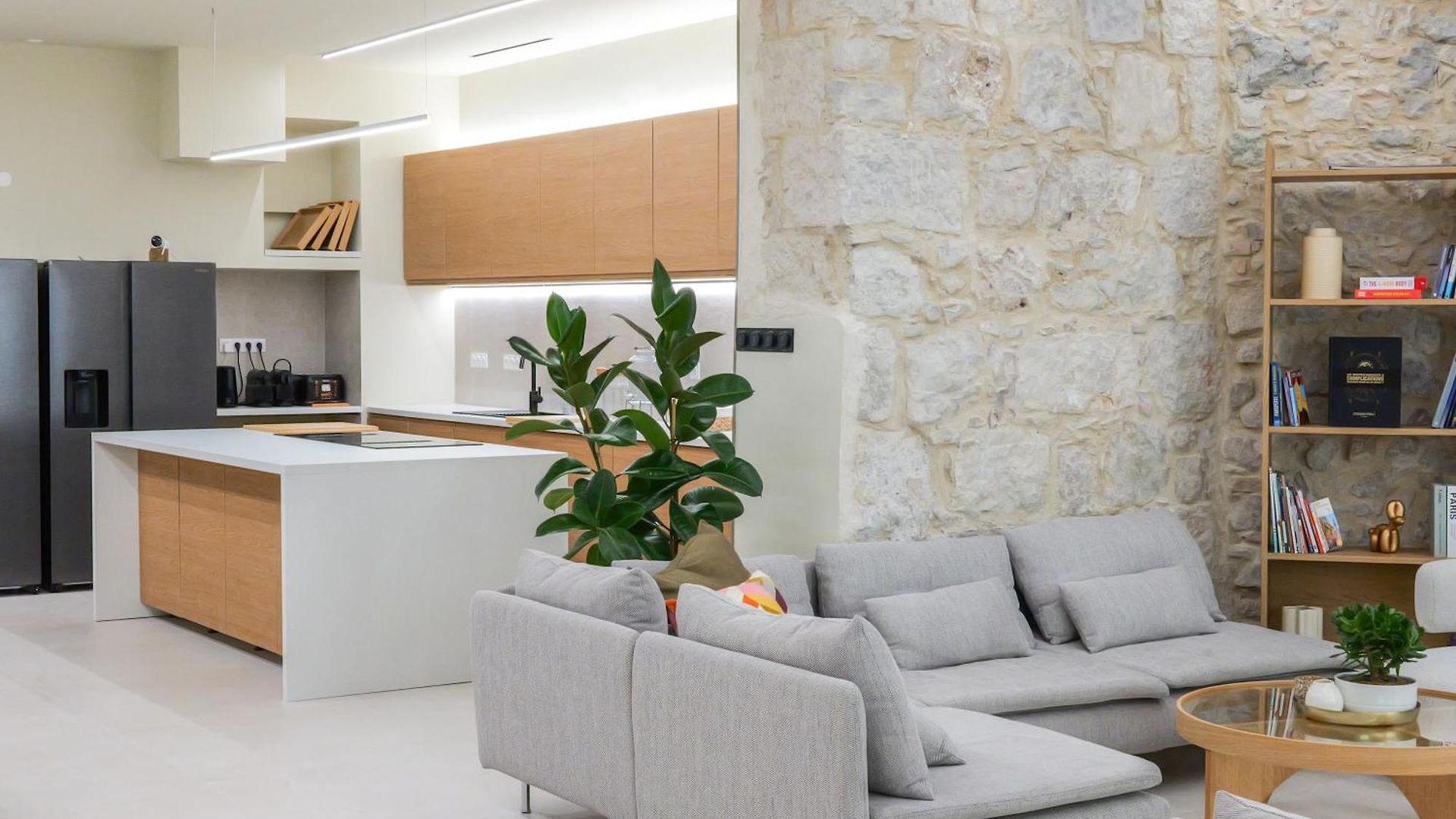 Extra Spacious Modern Hub Center Appartement