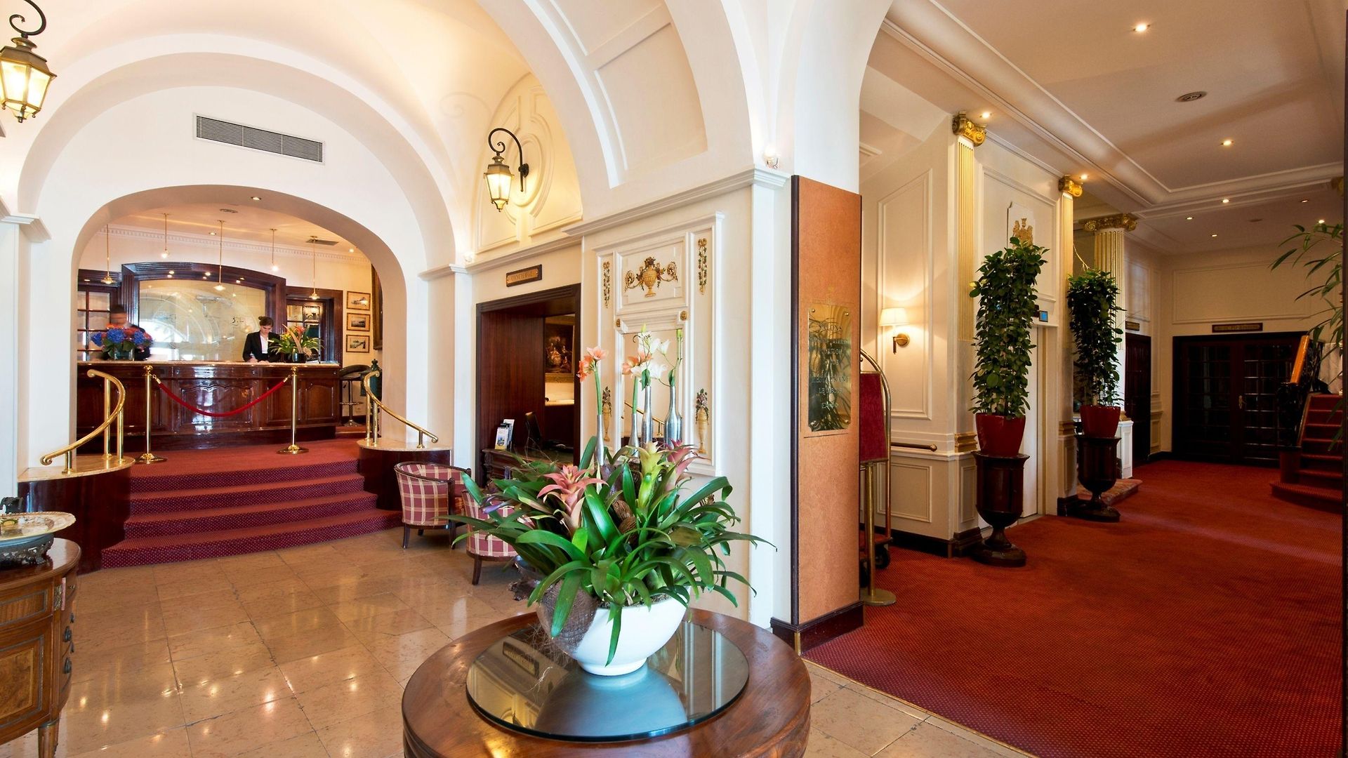 West End Promenade 4*