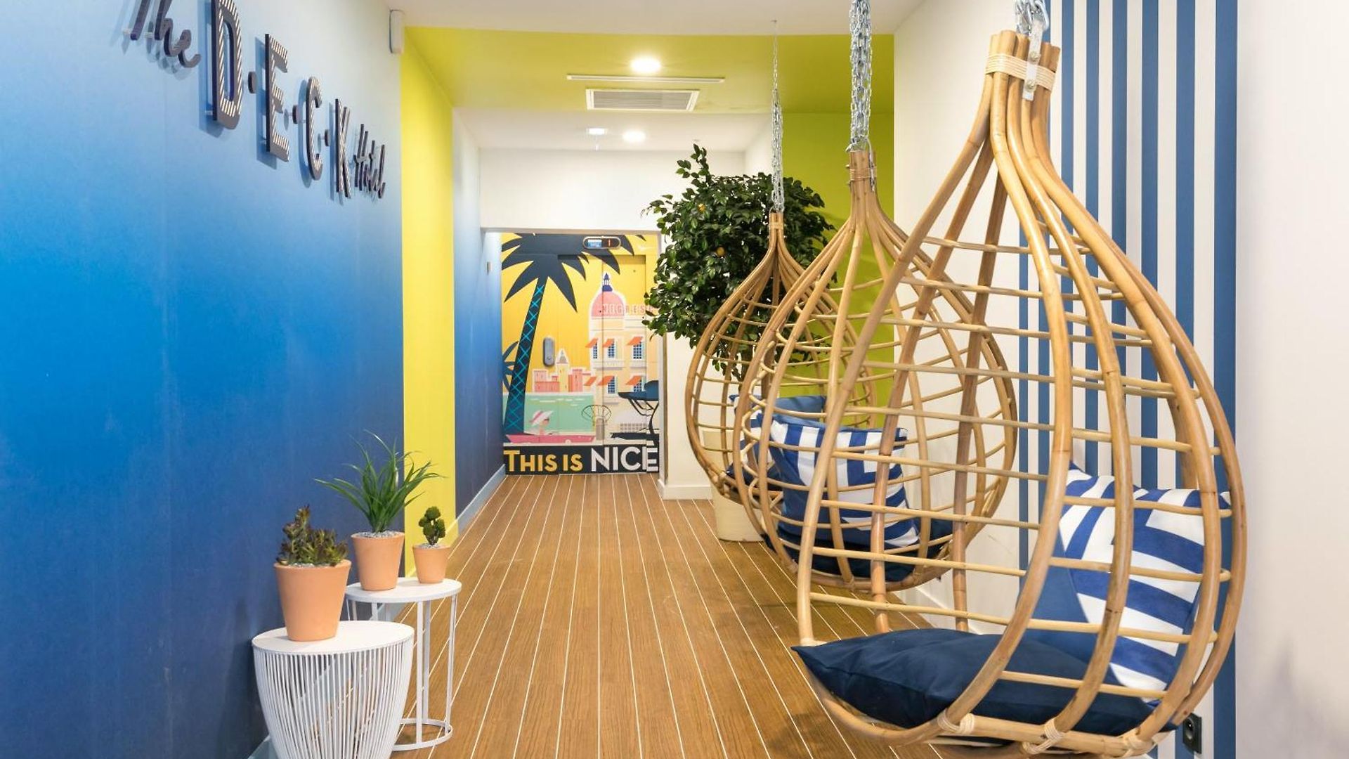 The Deck By Happyculture Hotel
