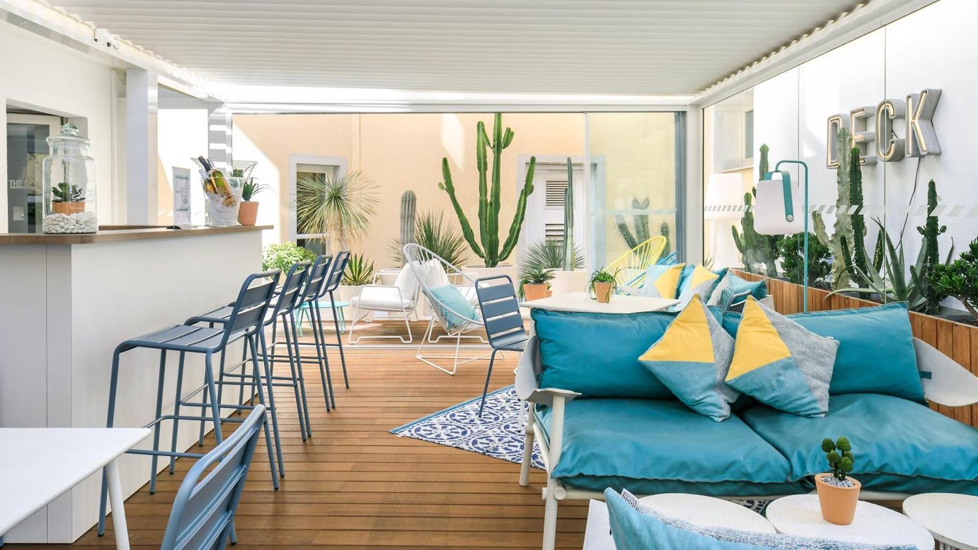 The Deck By Happyculture Hotel