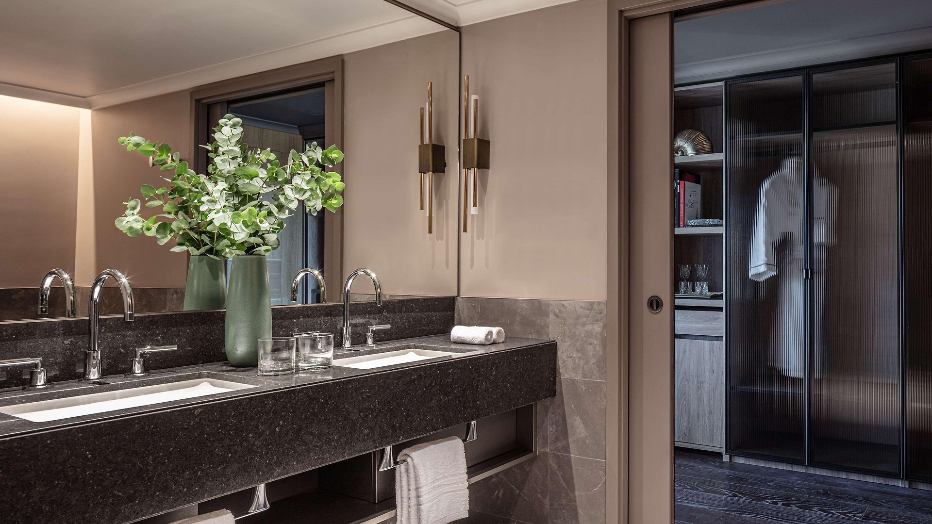 Anantara Plaza - A Leading Of The World Hotel 5*