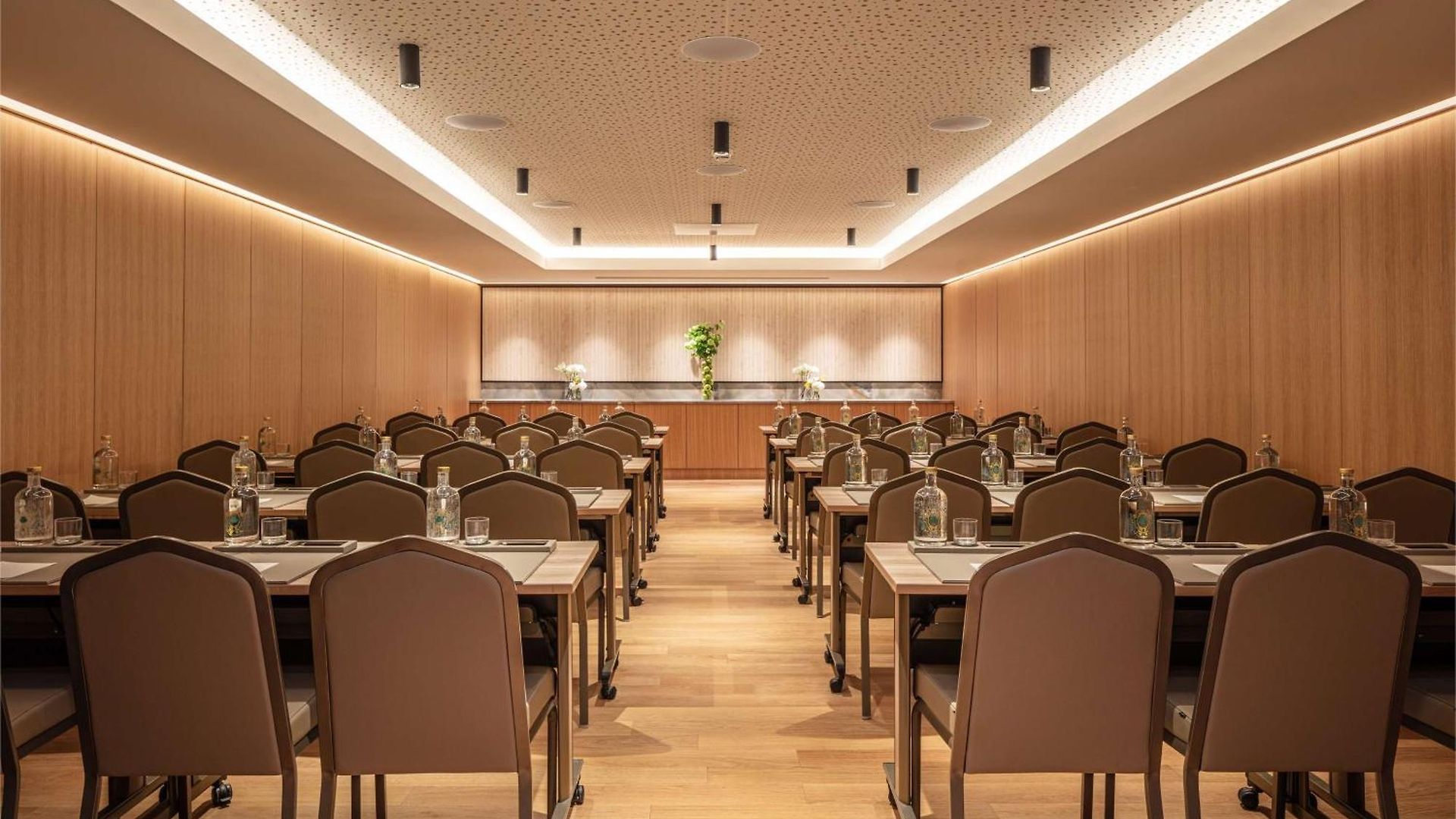 Hotel Anantara Plaza - A Leading Of The World
