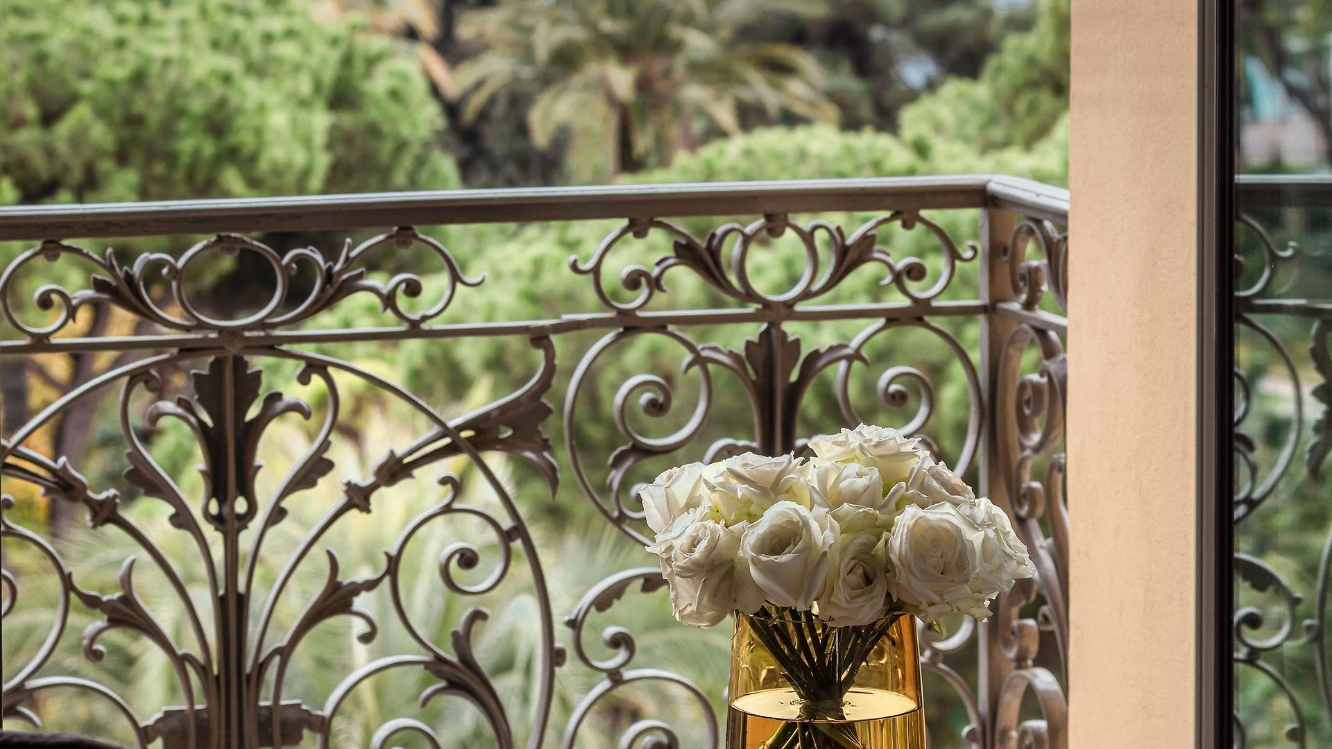 Anantara Plaza - A Leading Of The World