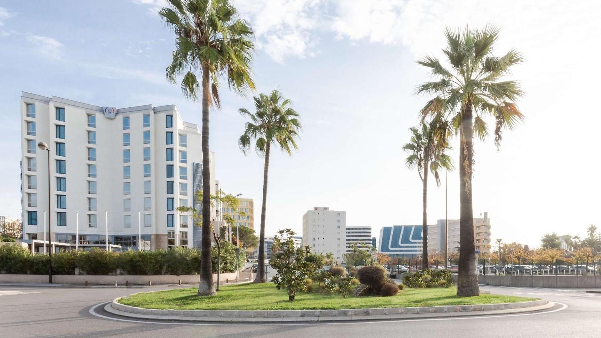 Hotel Radisson Airport 4*