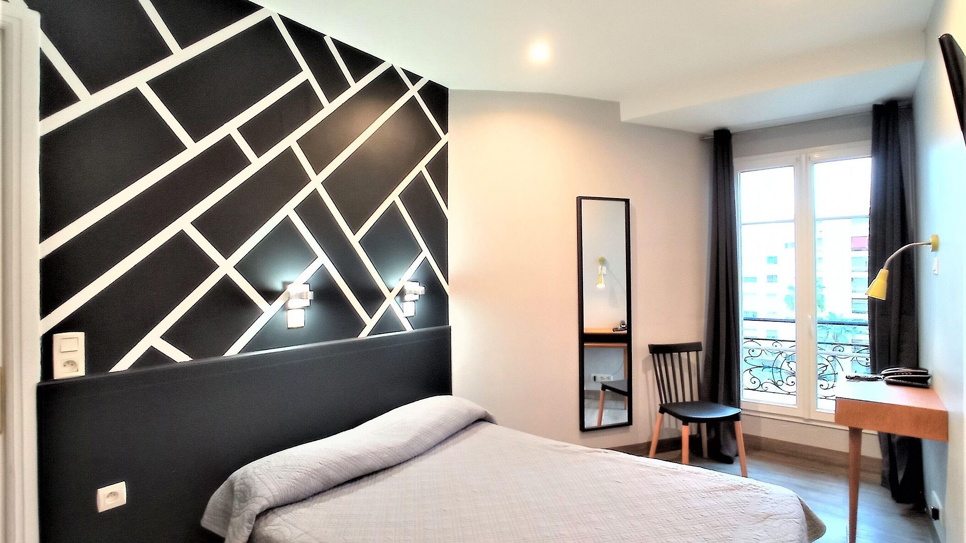 H33 Hotel 2*