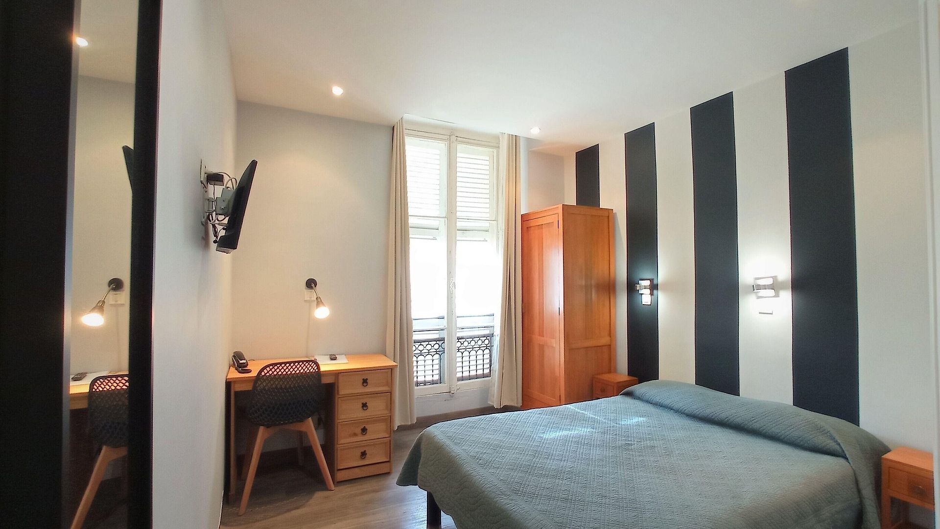 Hotel H33 2*