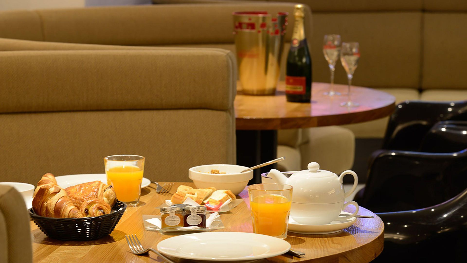 Monsigny Hotel