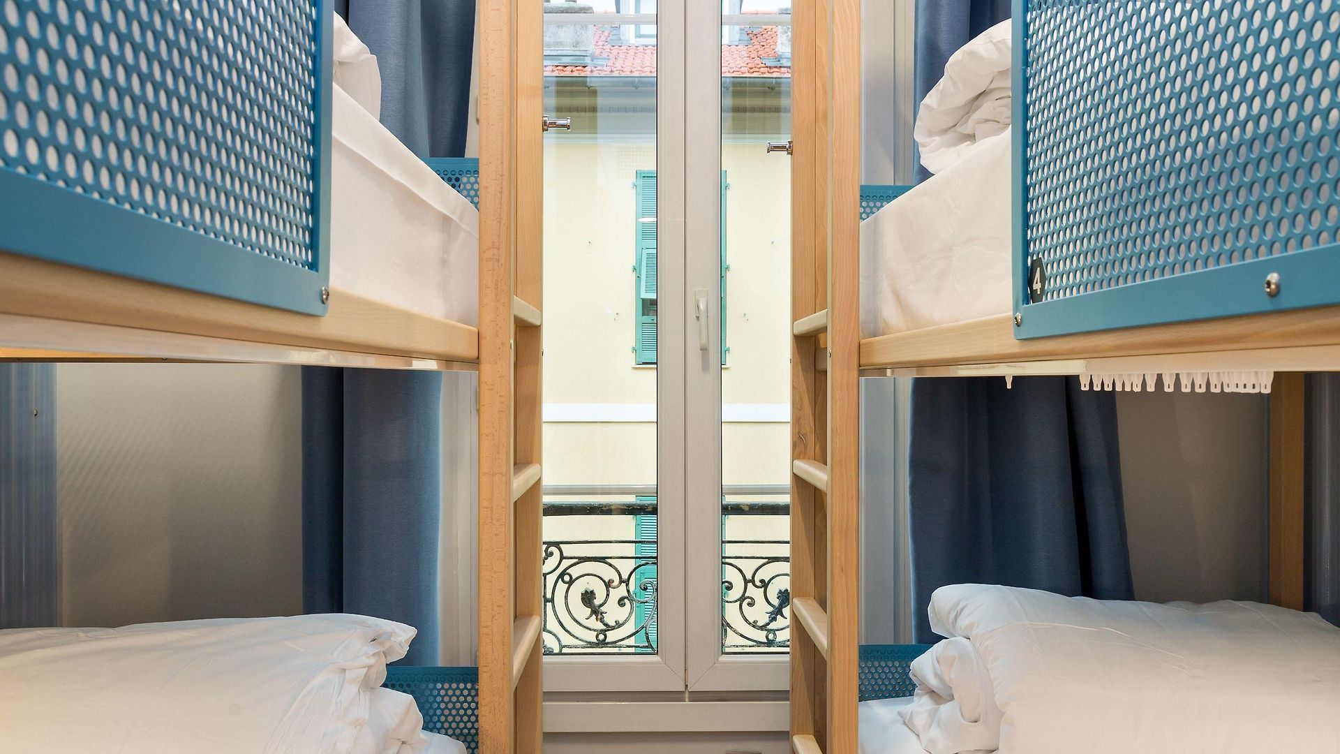 Ozz Auberge de jeunesse *
