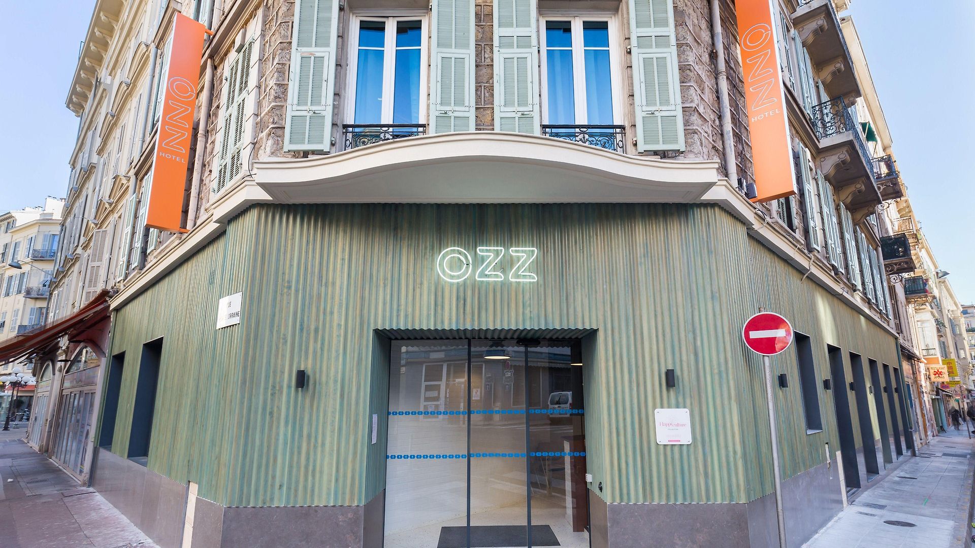 Ozz Auberge de jeunesse *