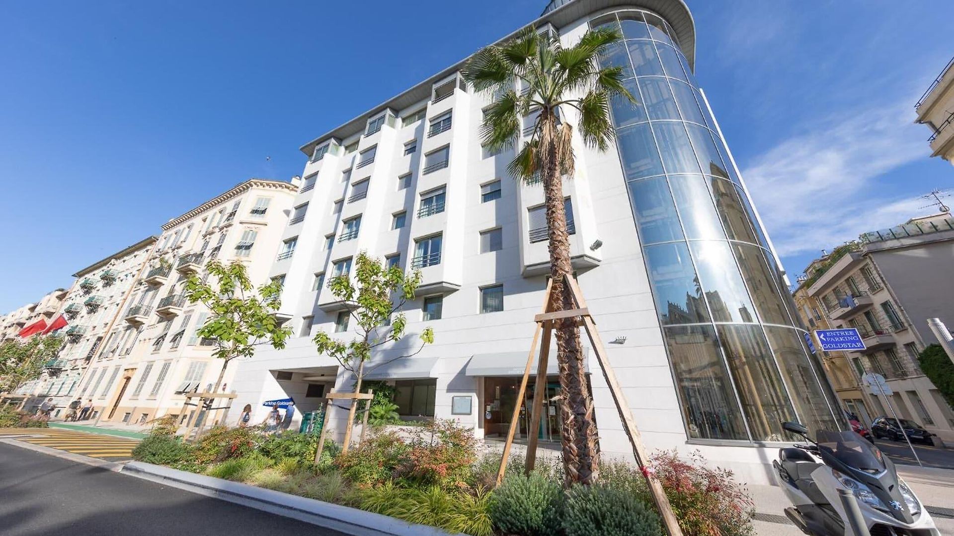 Goldstar & Hotel 4*