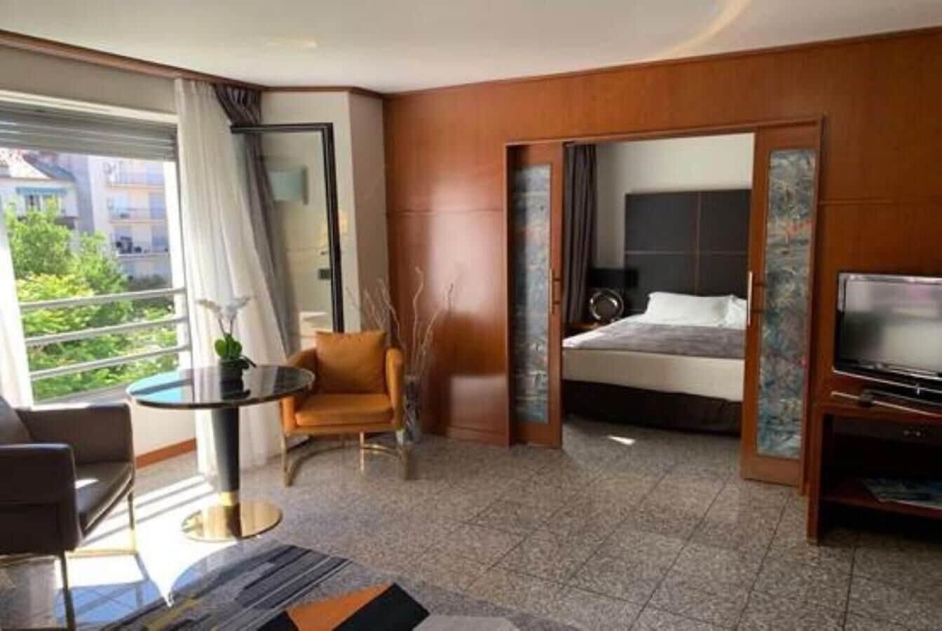 Goldstar & Hotel