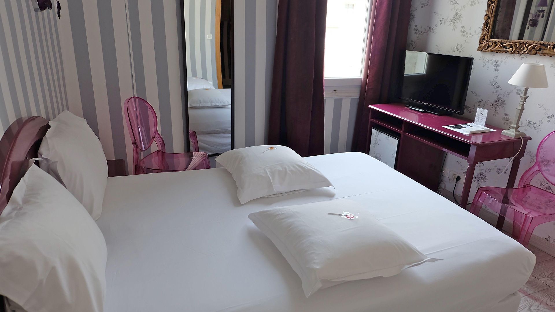 Aria Hotel 3*