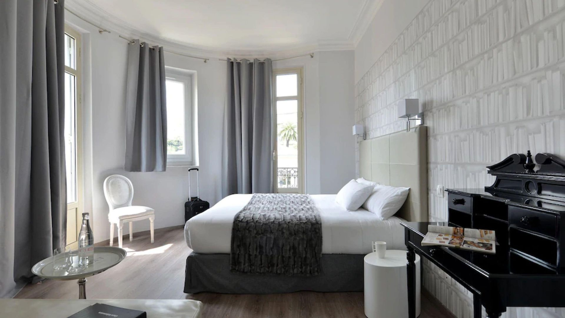 Hotel La Victor Hugo 3*