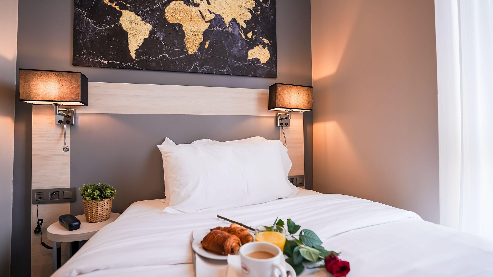 Hotel Univers 4*