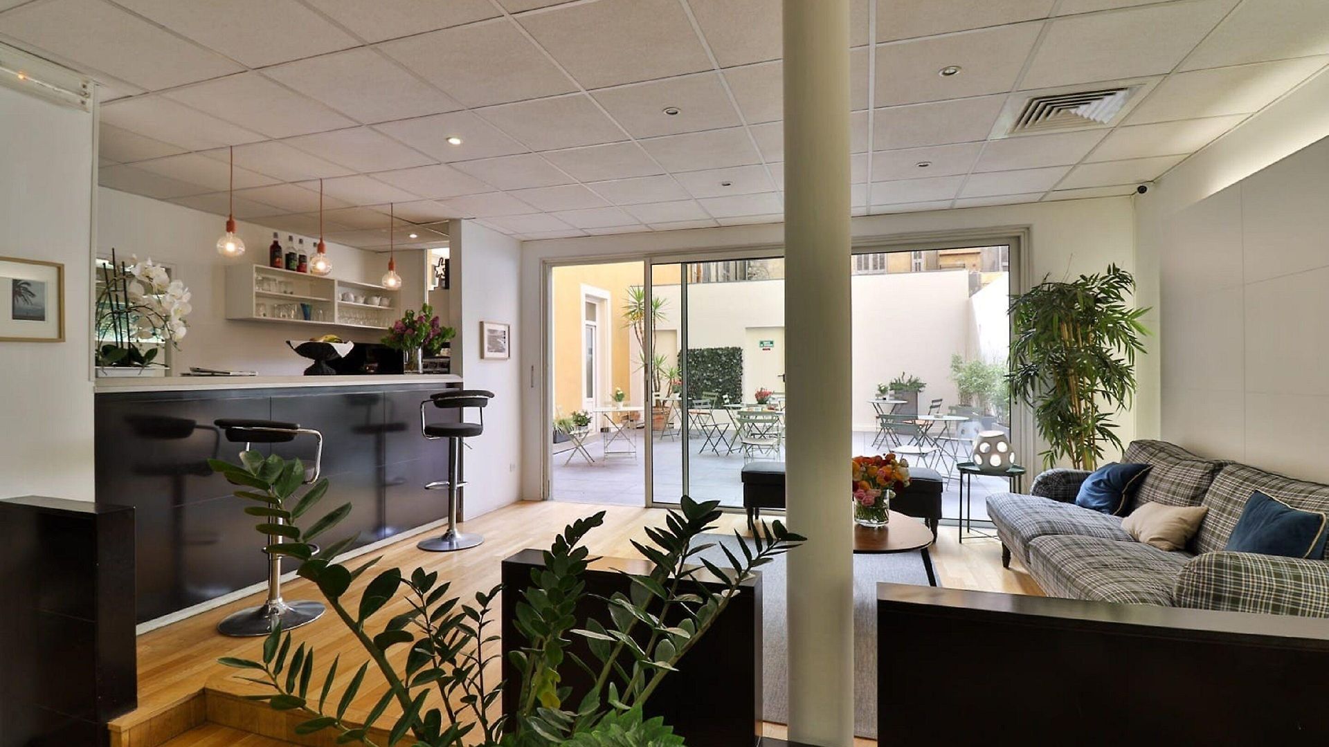 Le Noailles Gare Hotel