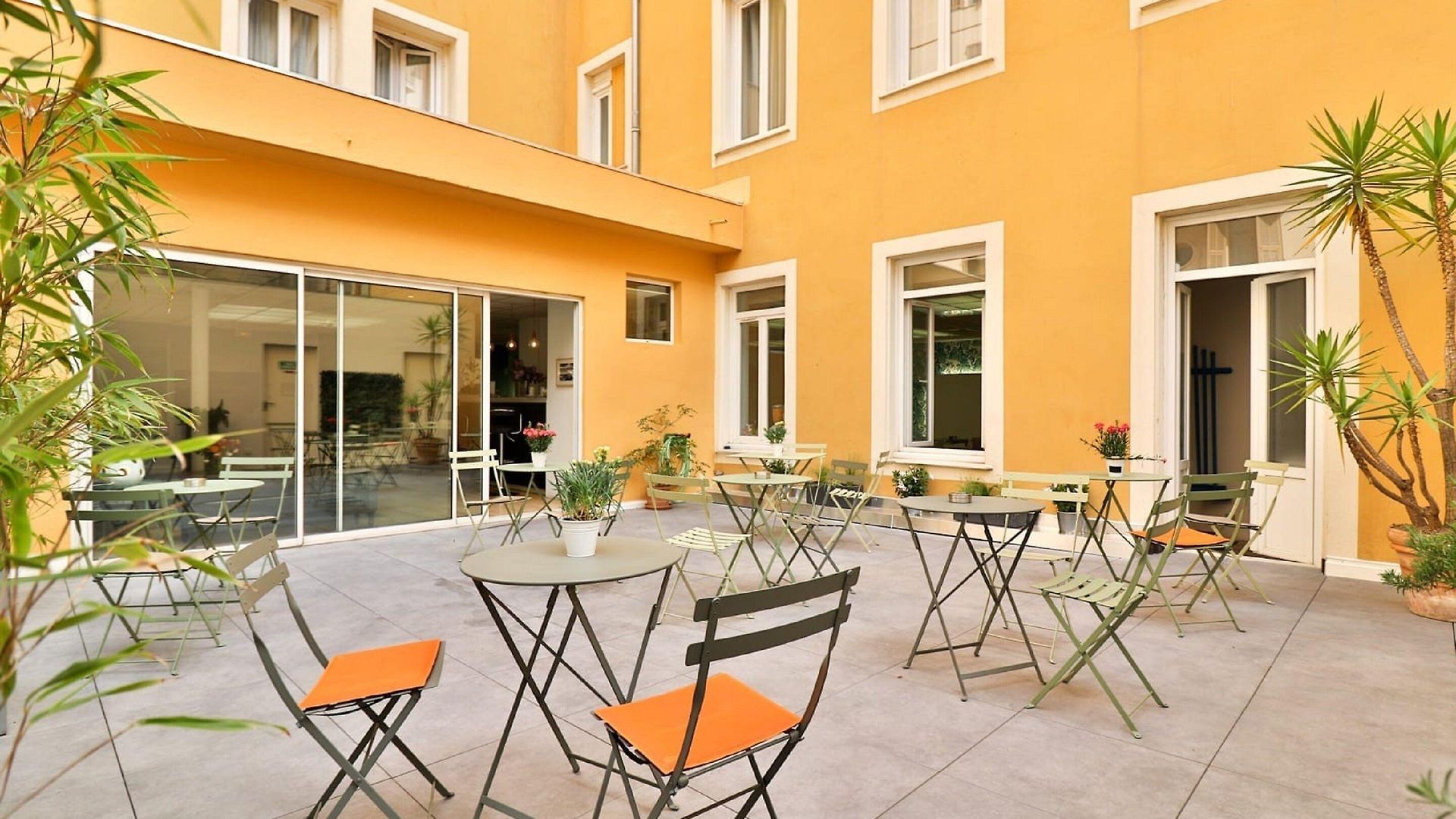 Le Noailles Gare Hotel 3*