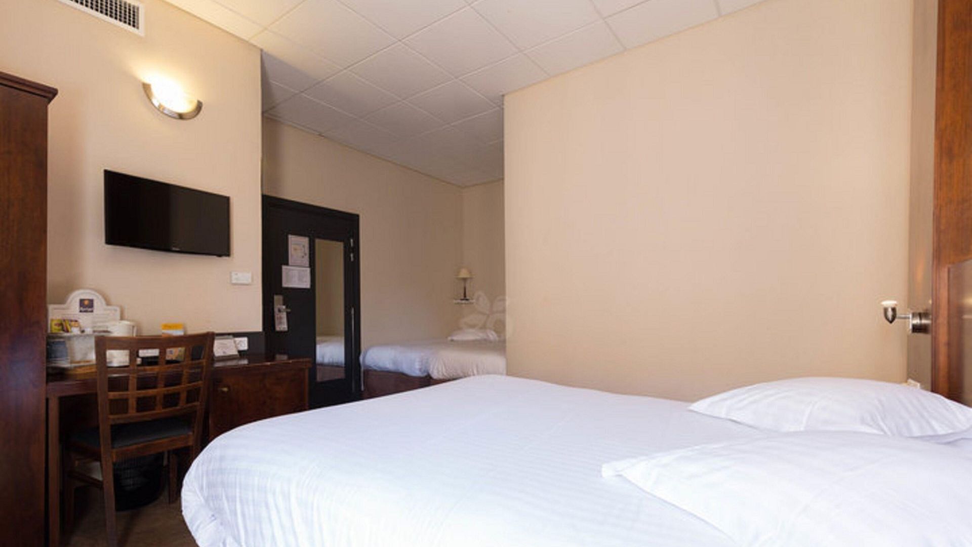 Le Noailles Gare Hotel 3*