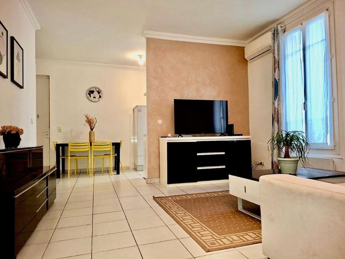 Appartement 2 Pièces En étage Au Centre-ville De