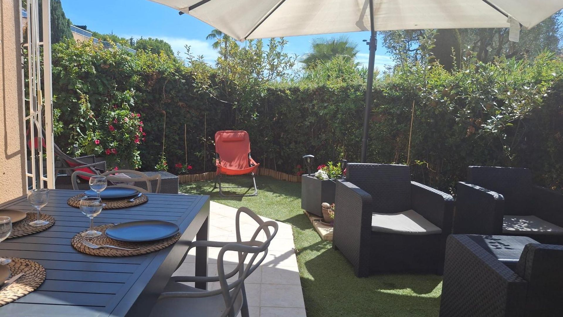 Lovely With Private Garden And A Swimming-pool Nice