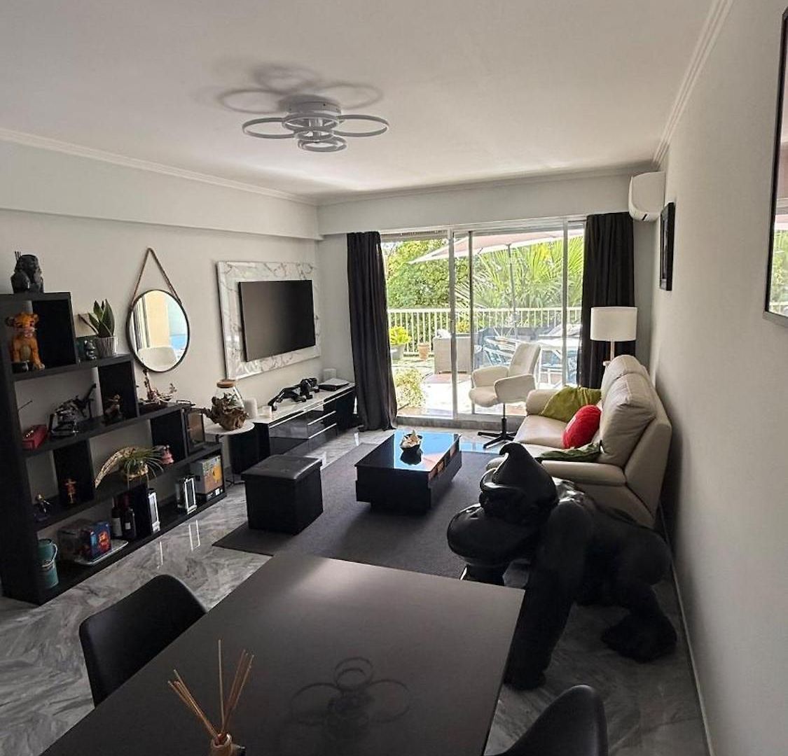 Modern With Sunny Terrace Apartment *