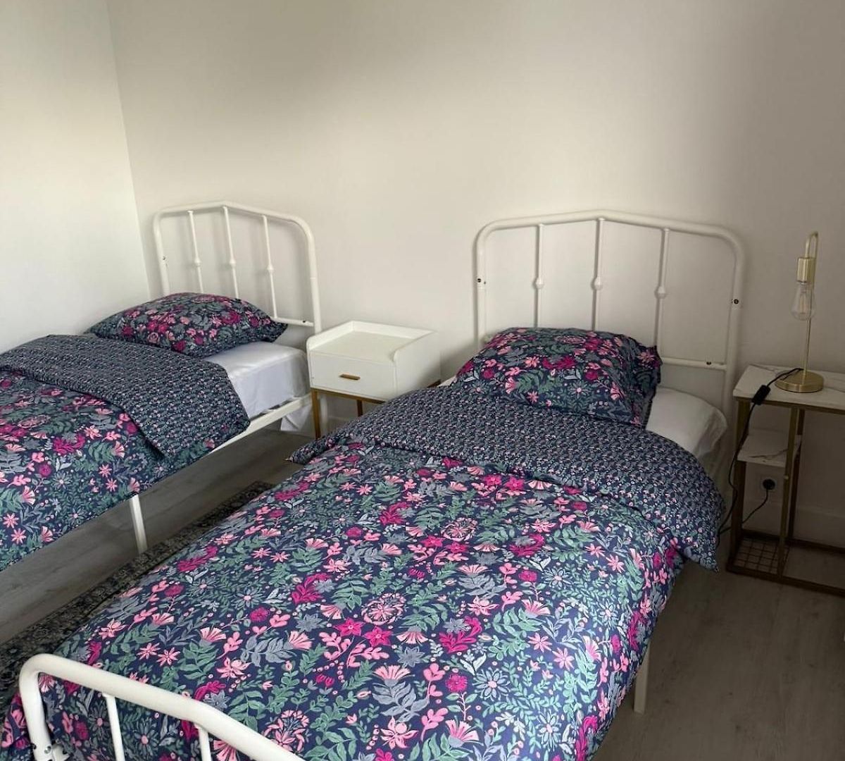 Beautiful 3 Bedroom With Garden * Nice