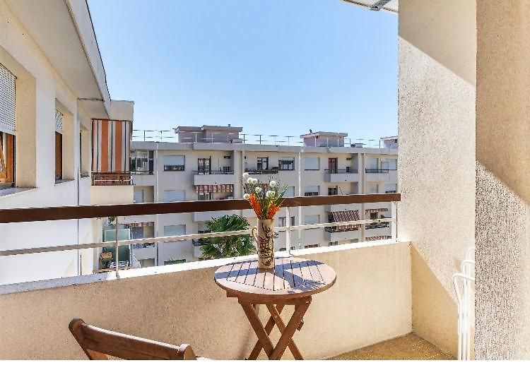 Port Floor Terrace Near Transport Sleeps 4