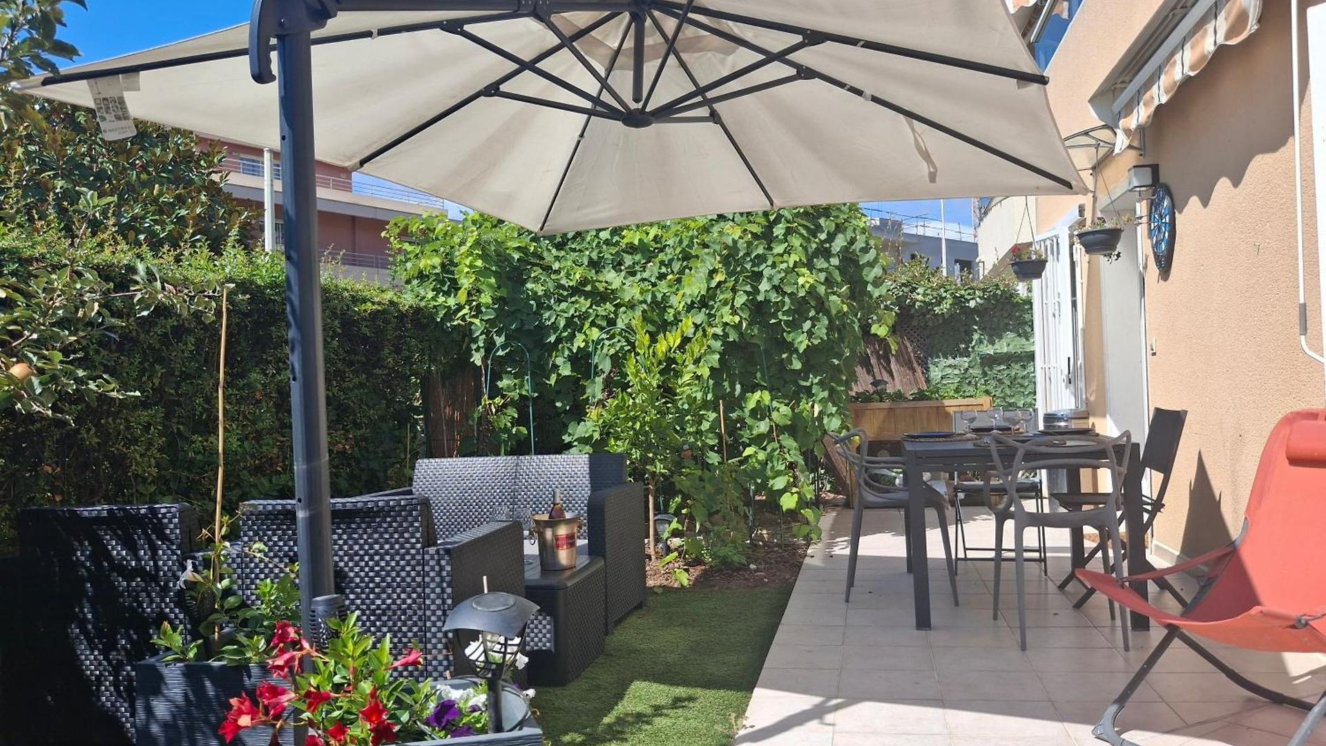 Lovely With Private Garden And A Swimming-pool *