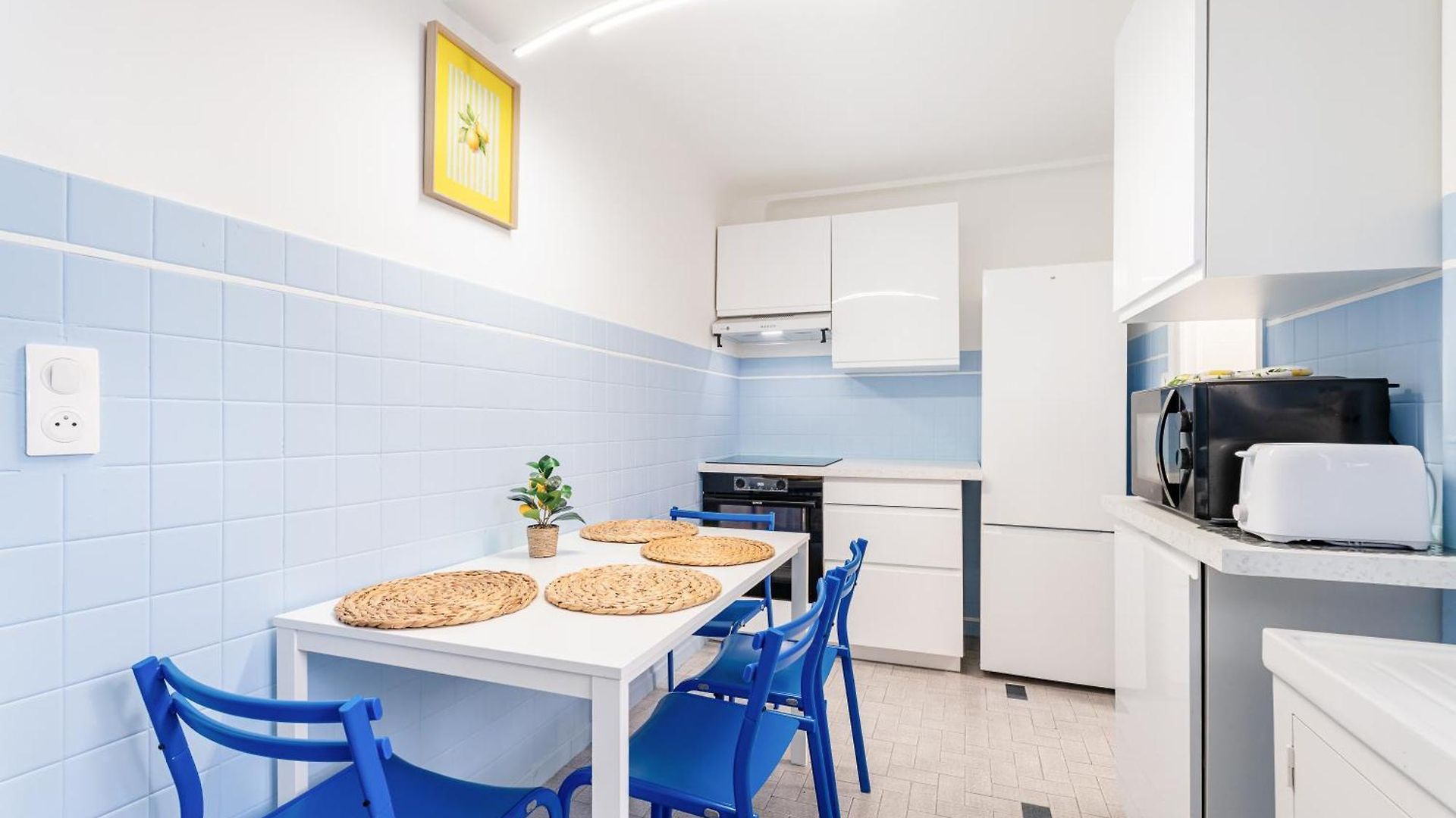 Renting - 6c France - Chic Pedestrian Zone Sea Massena Apartment *
