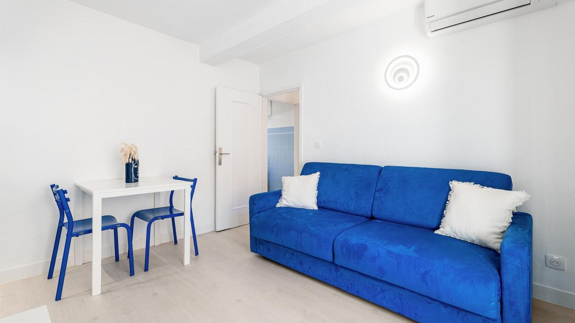 Renting - 6c France - Chic Pedestrian Zone Sea Massena Apartment