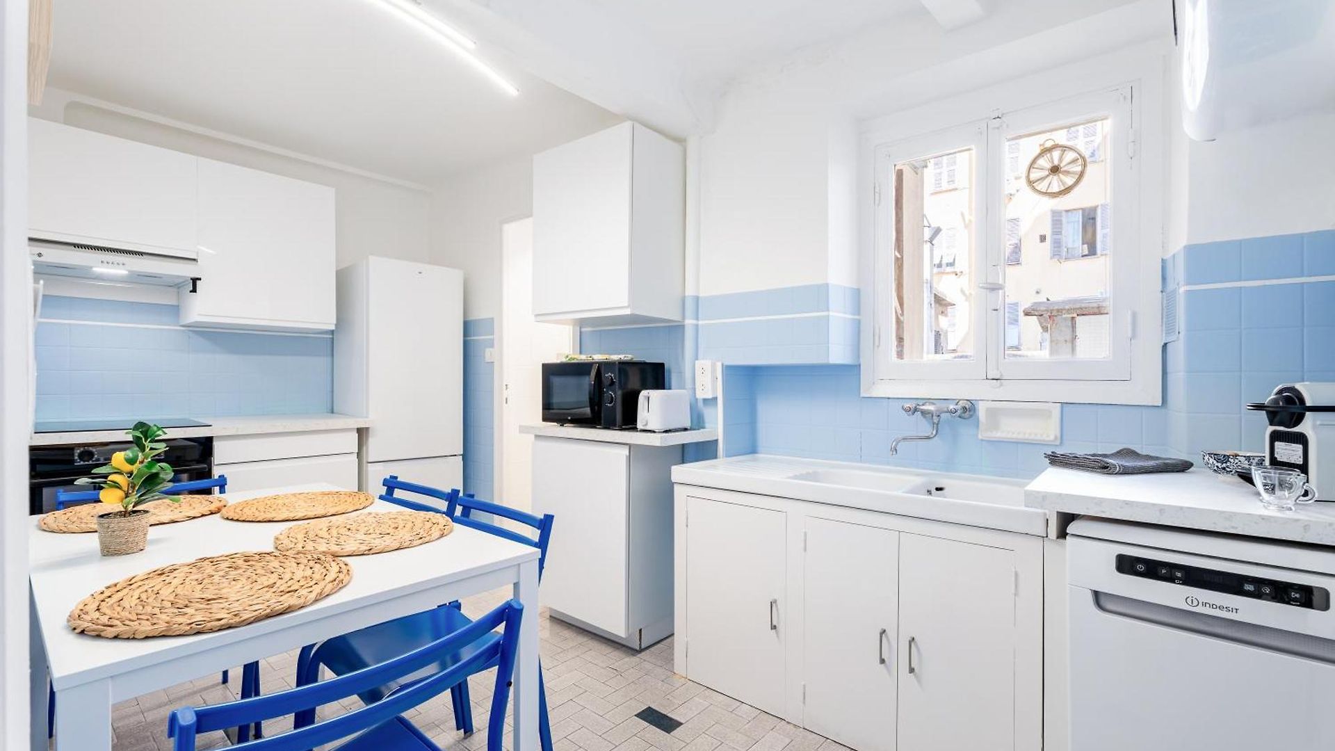 Apartment Renting - 6c France - Chic Pedestrian Zone Sea Massena