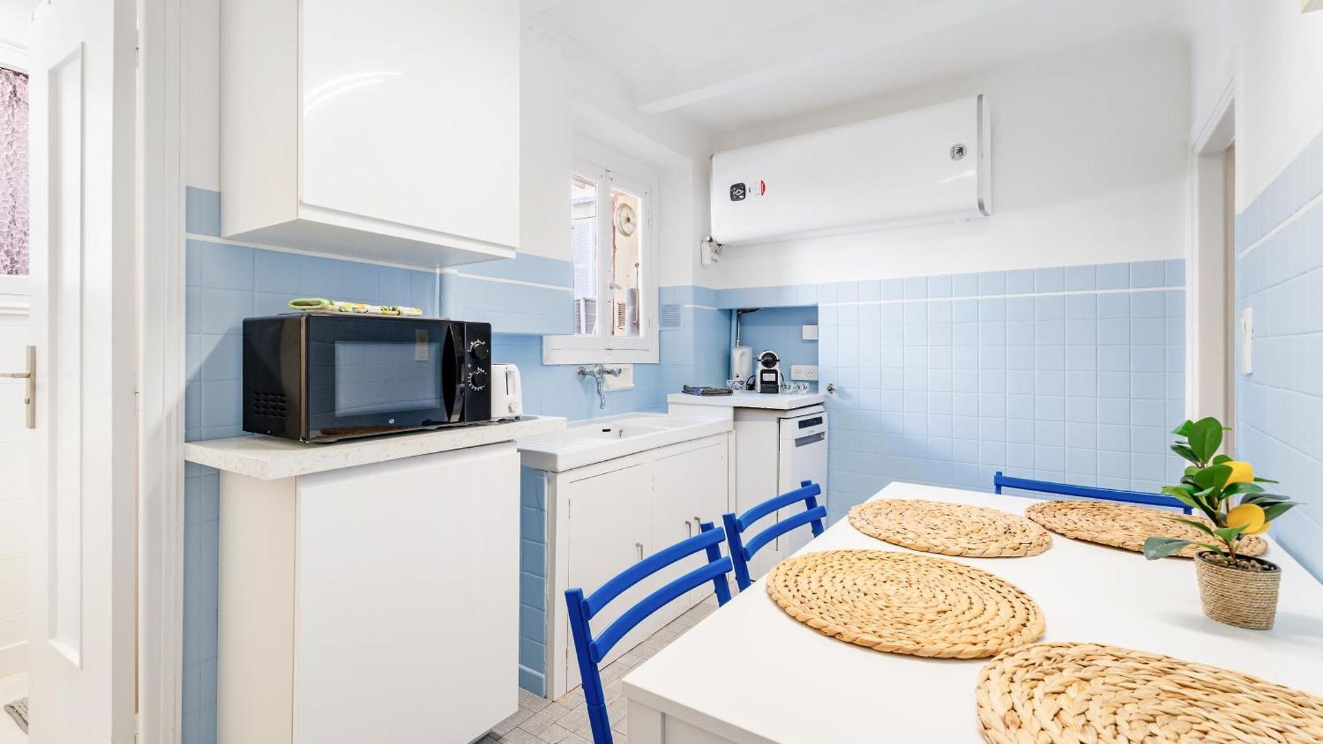 Renting - 6c France - Chic Pedestrian Zone Sea Massena Apartment Nice