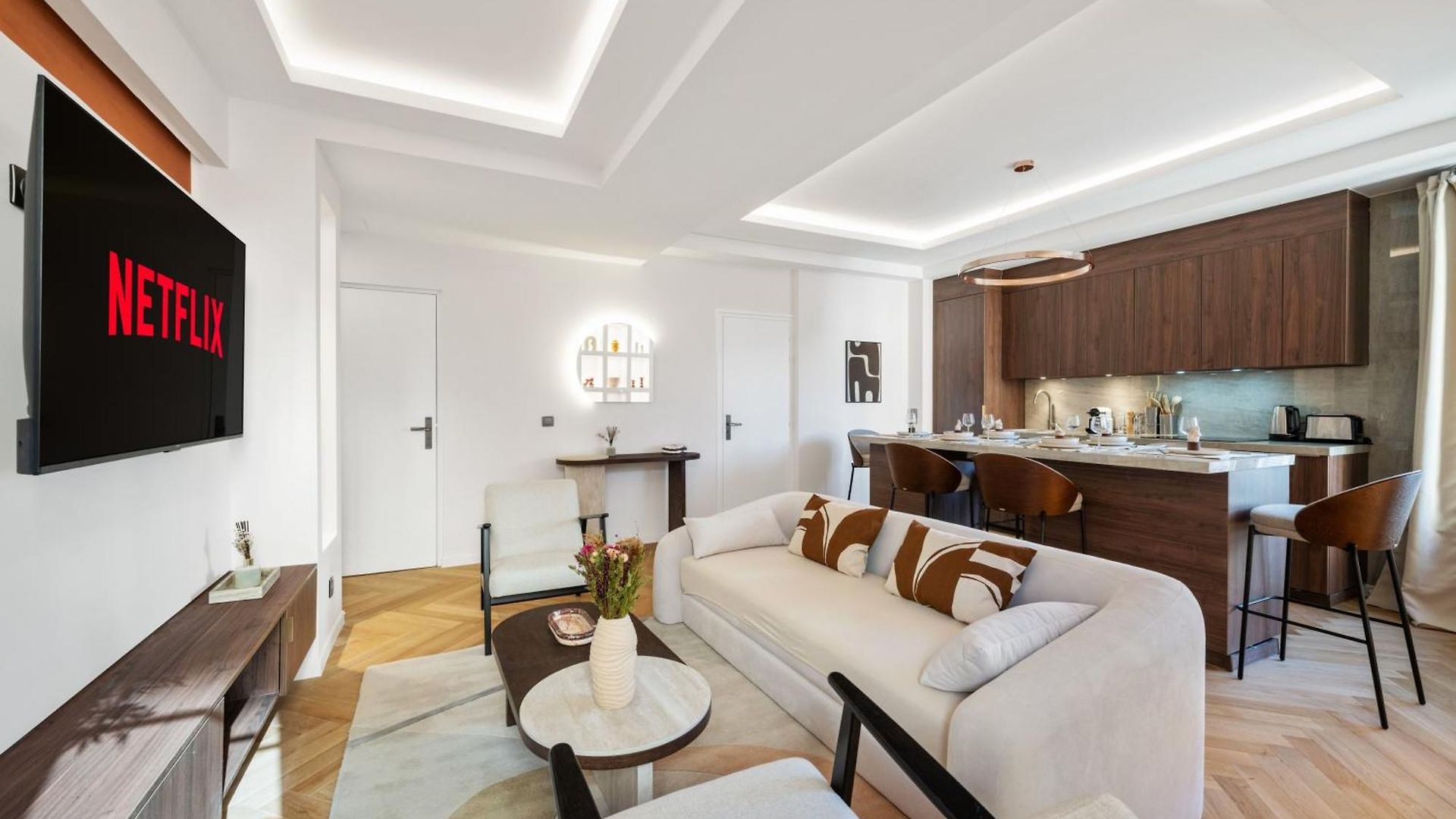 Luxueux, Spacieux Dans Le Quartier Du Port Apartment *