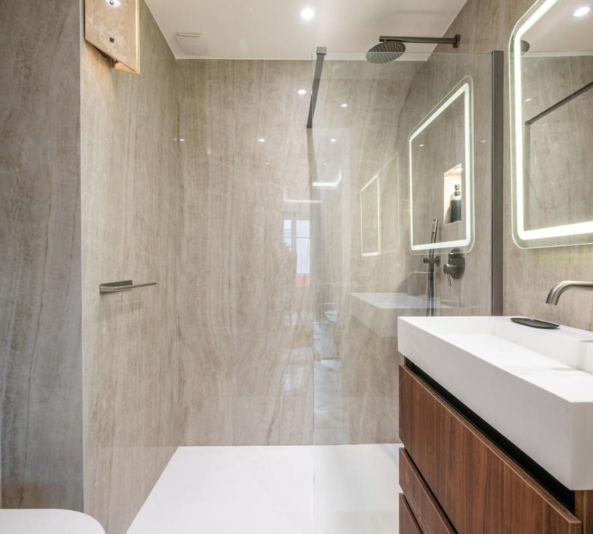 Luxueux, Spacieux Dans Le Quartier Du Port Apartment *