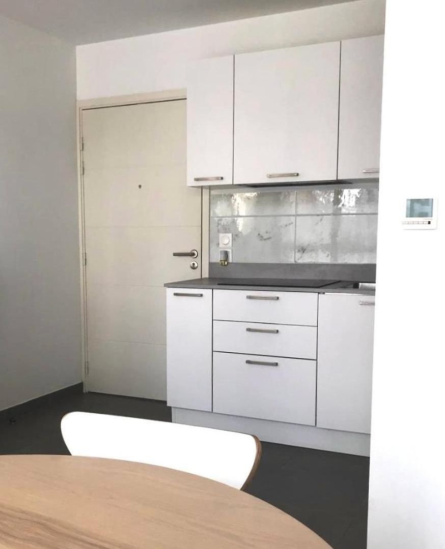 Modern Flat - Ac - By Port, Old Town & Train Station Apartment *