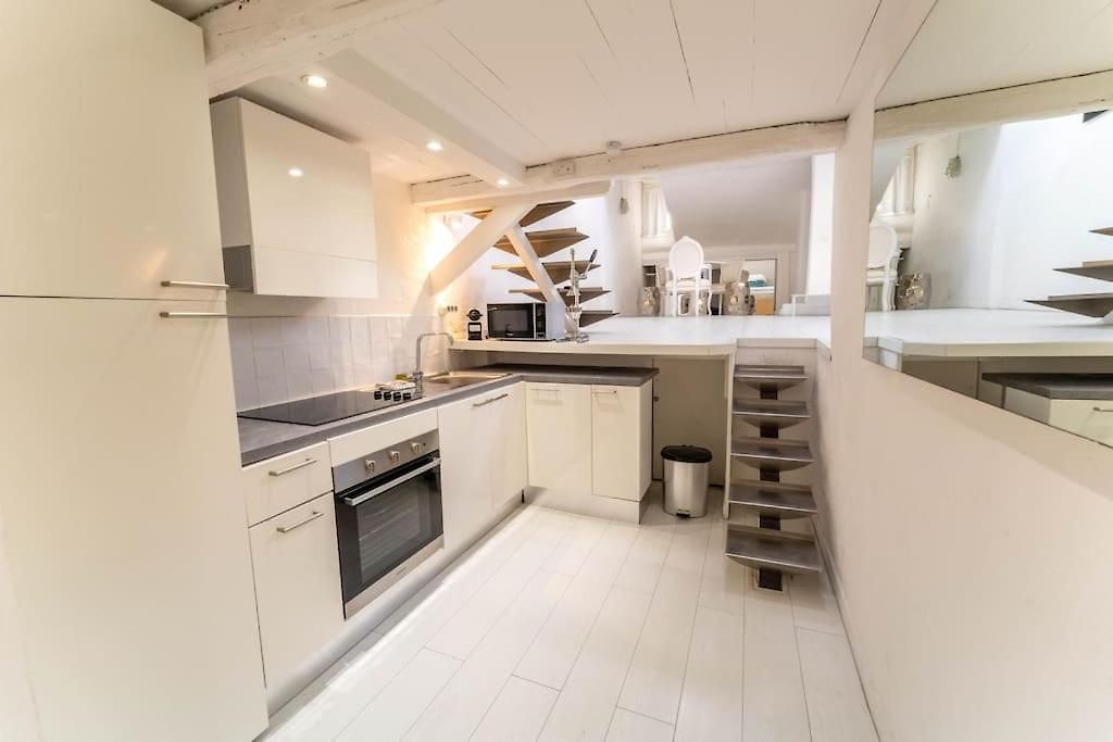 Apartment Bc Spacieux Et Atypique 3p, Vieille-ville