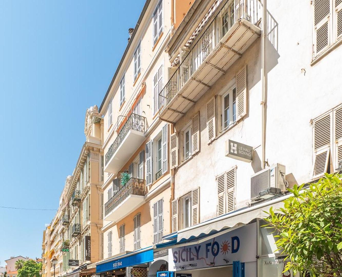 Apartment Renting - 6c France - Chic Pedestrian Zone Sea Massena Nice