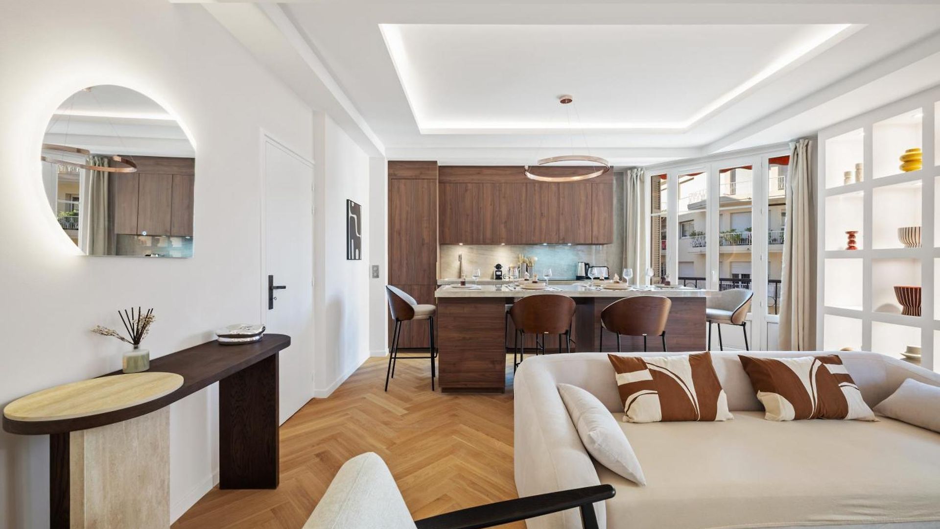 Luxueux, Spacieux Dans Le Quartier Du Port *