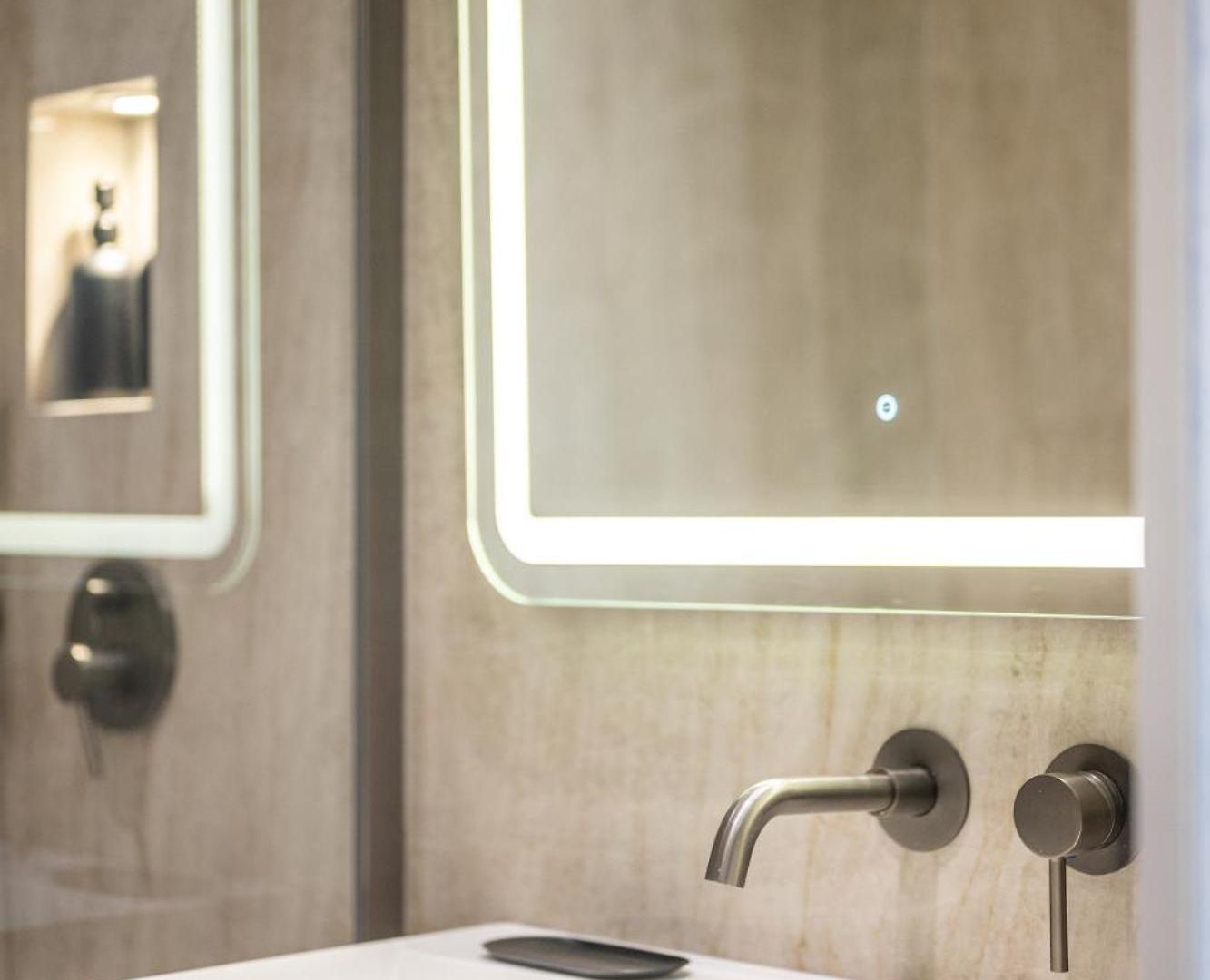 Luxueux, Spacieux Dans Le Quartier Du Port Nice