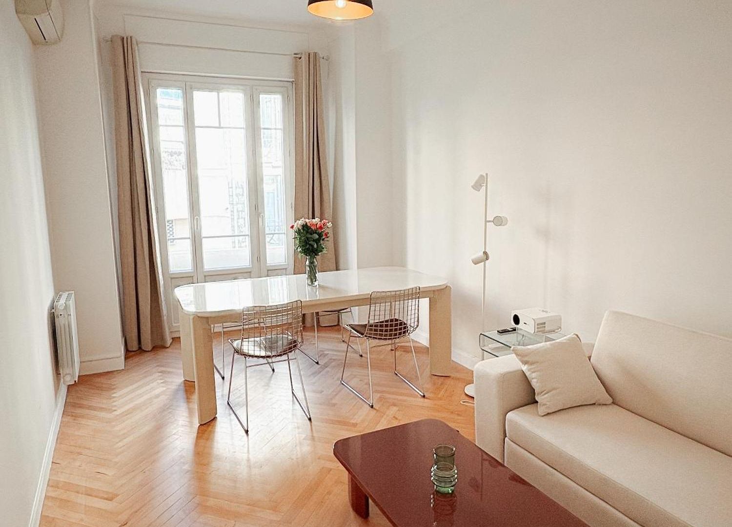 Appartement Center - Spacious Luxury With Air Conditioning *