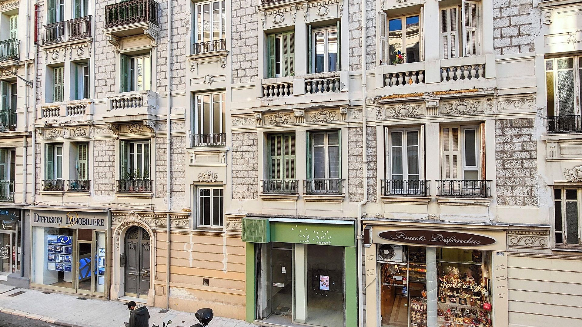 De France, Un Ammi Hotel