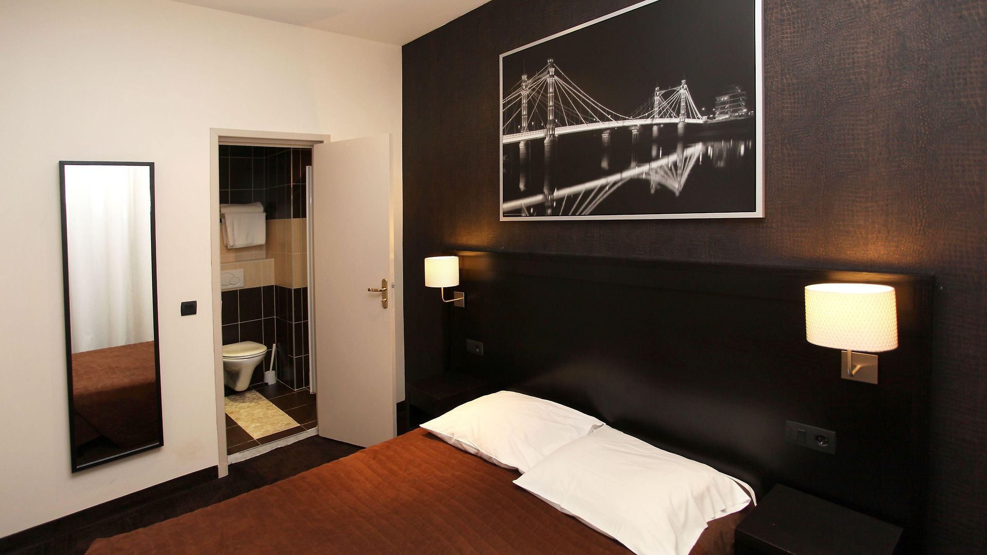 Hotel Trocadero 2*