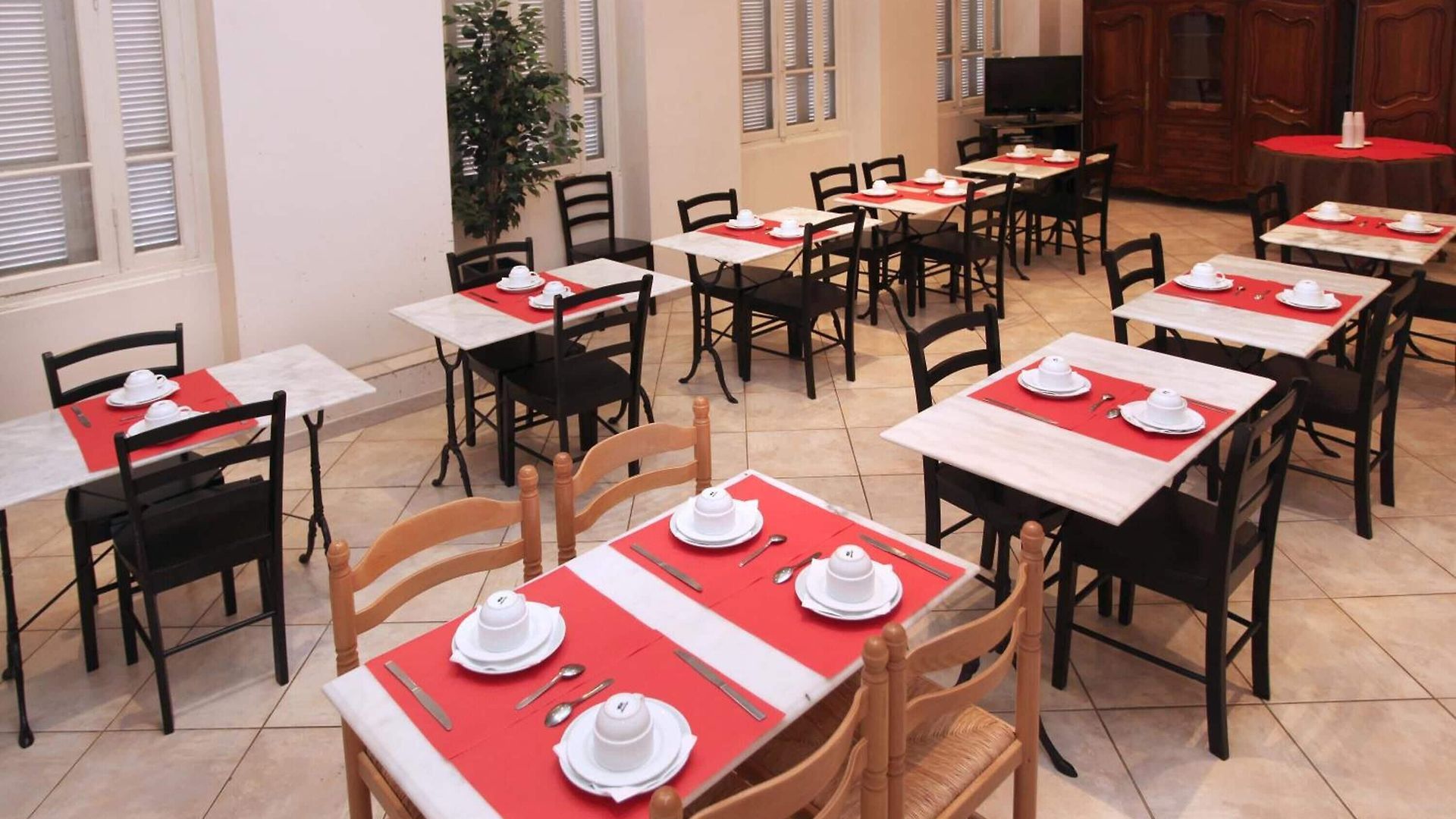 Trocadero Hotel 2*