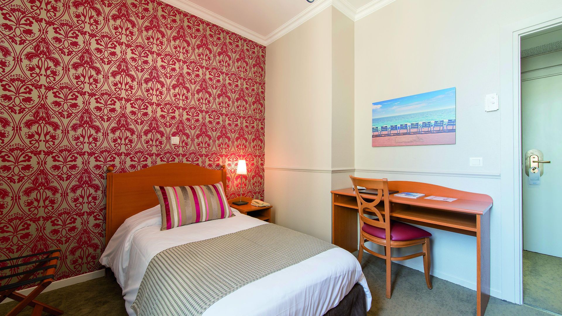 Le Royal Promenade Des Hotel