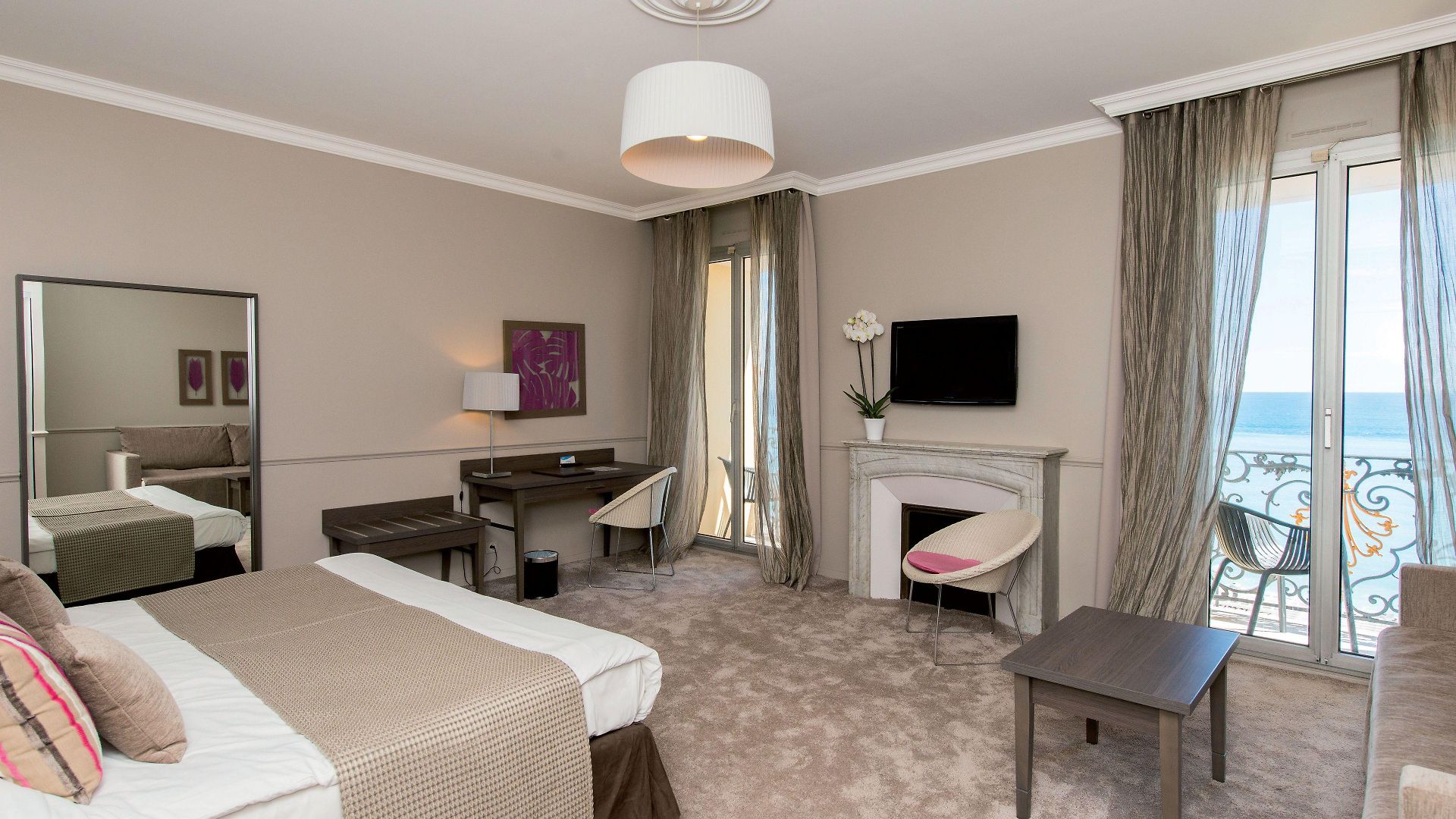 Le Royal Promenade Des Hotel 3*