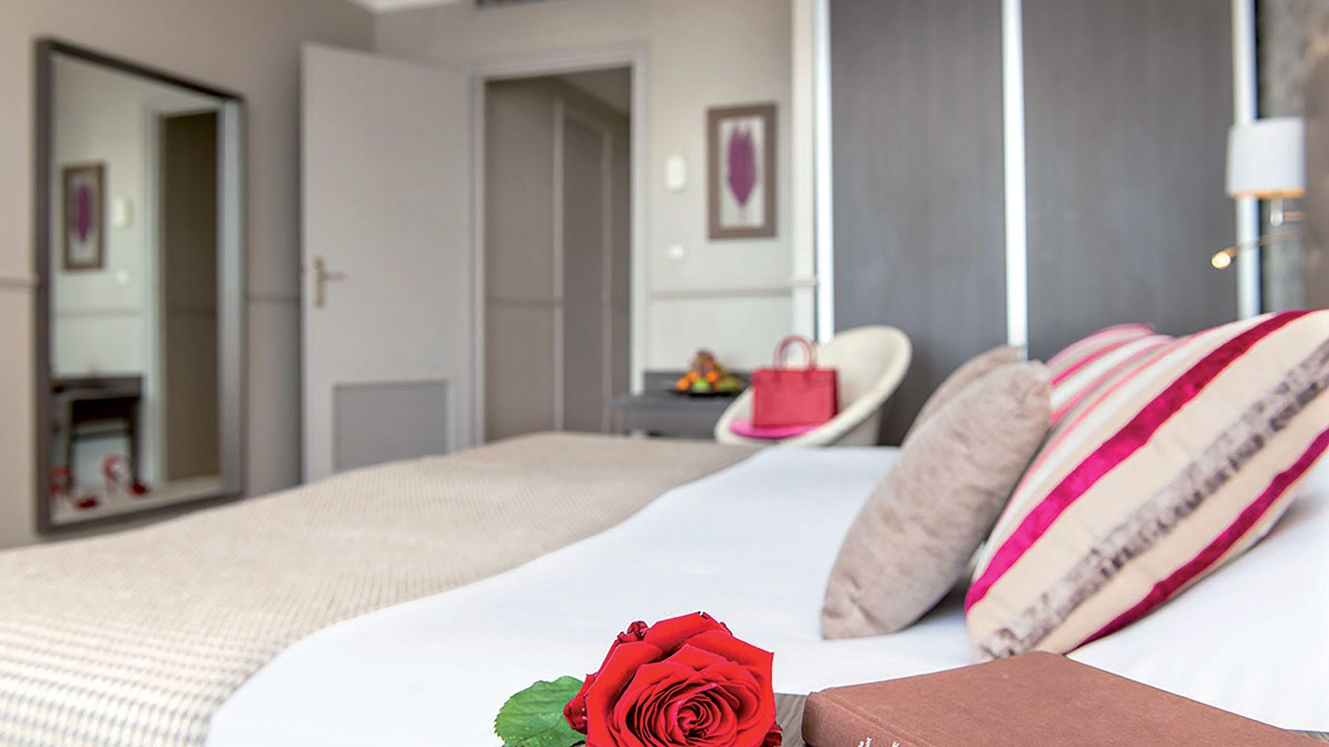 Le Royal Promenade Des Hotel