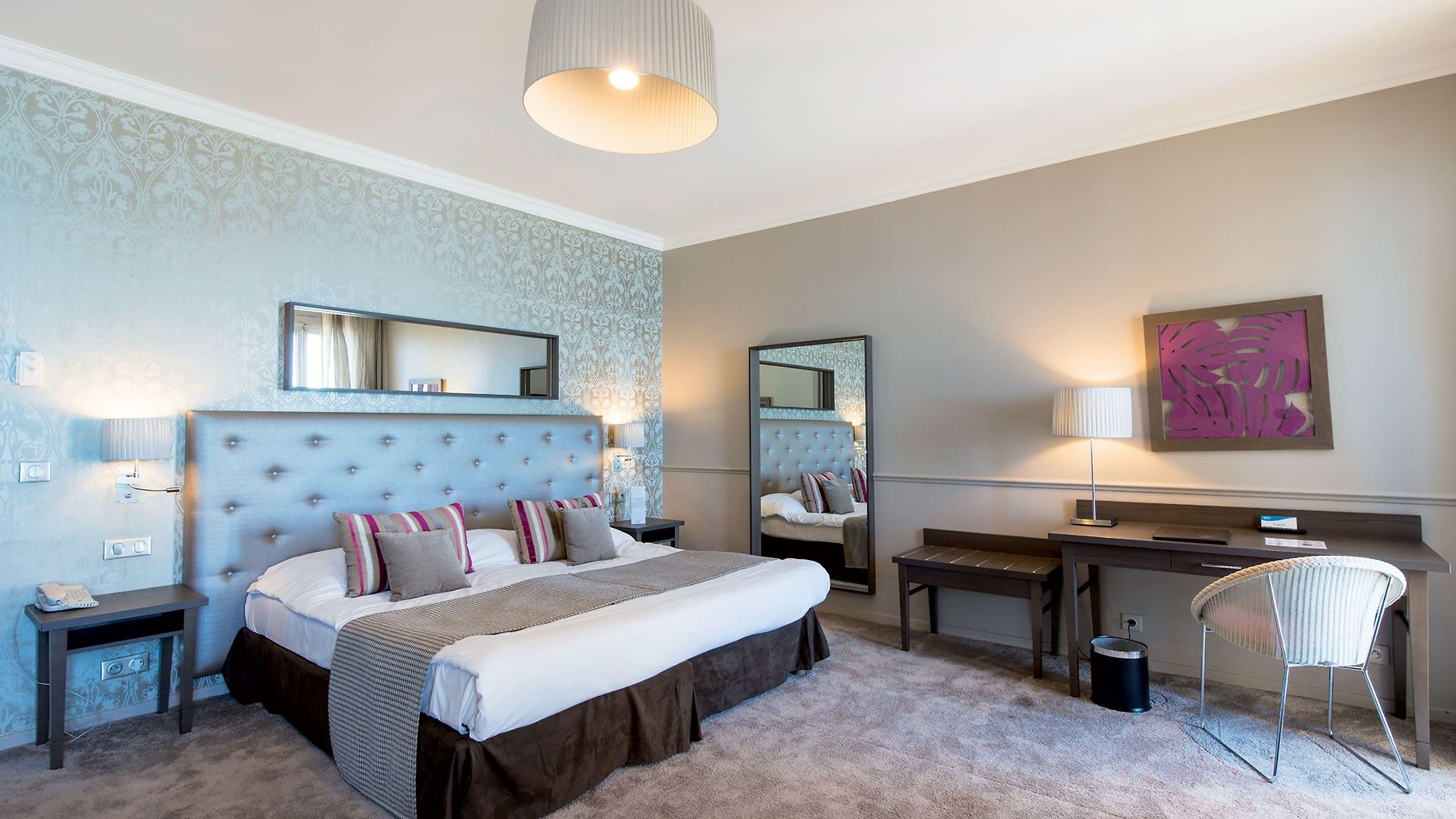 Le Royal Promenade Des Hotel