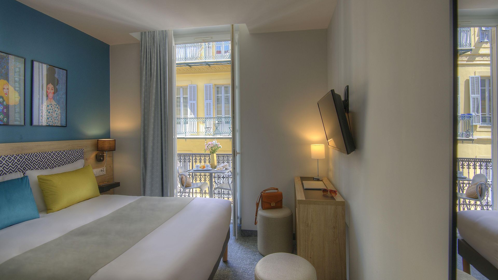 Bristol Hotel 3*